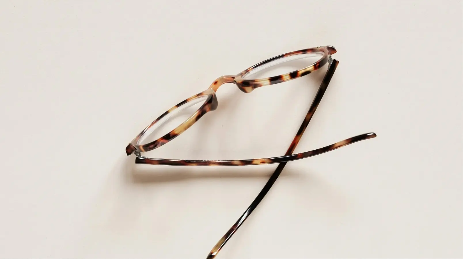 Lunettes légères en acétate écaille pour une correction visuelle confortable – COO, ophtalmo Margny-lès-Compiègne